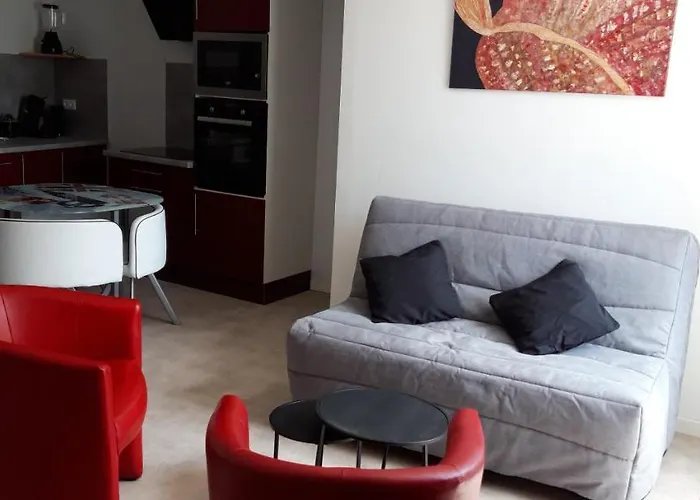 Triplex Tout Confort, Plein Centre Ville Bauge En Anjou